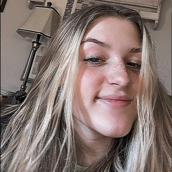 Meet your Posher, Olivia - Picture 1 of 1